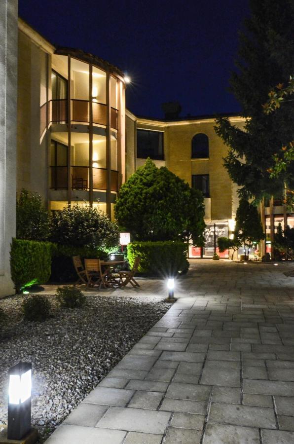 Au Grand Hotel De Sarlat - Pavillon De Selves Ngoại thất bức ảnh